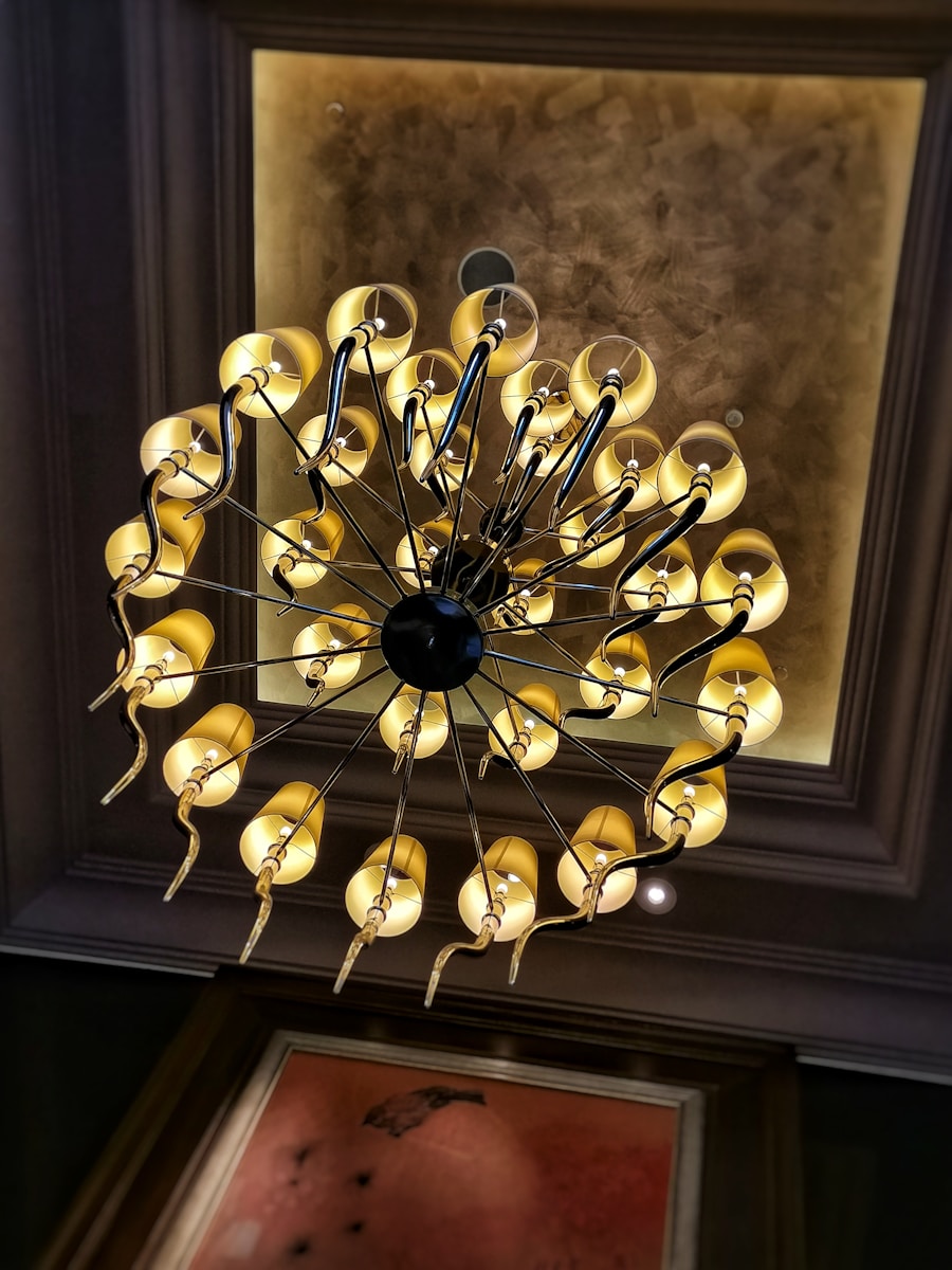 Photo "Light luxury gold ring chandelier suitable for restaurant"