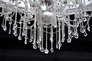 Photo Modern simple crystal chandelier suitable for living room
