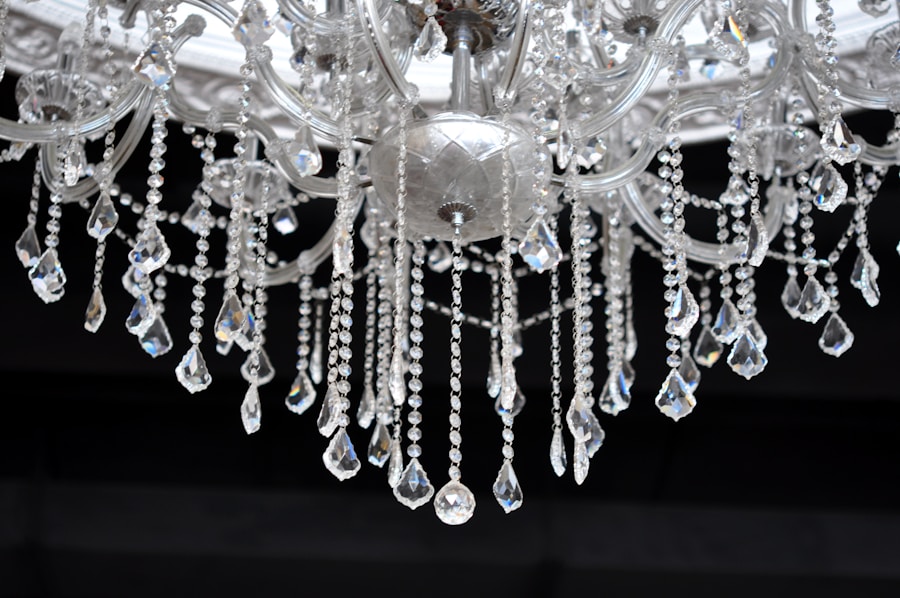 Photo Modern simple crystal chandelier suitable for living room